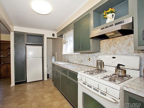 3rd image of 3121 Royal Ave