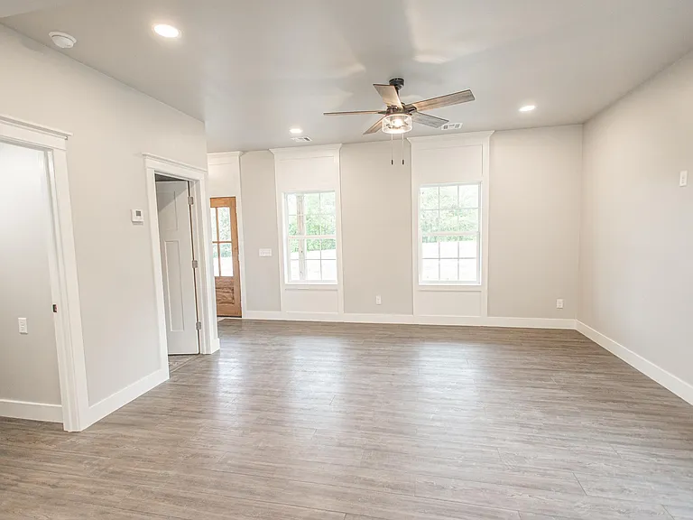14124 Fairmount Rd — Photo 3