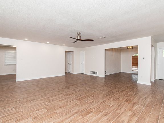 4th image of 304 Timber Ridge Dr