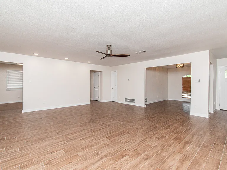 304 Timber Ridge Dr — Photo 4