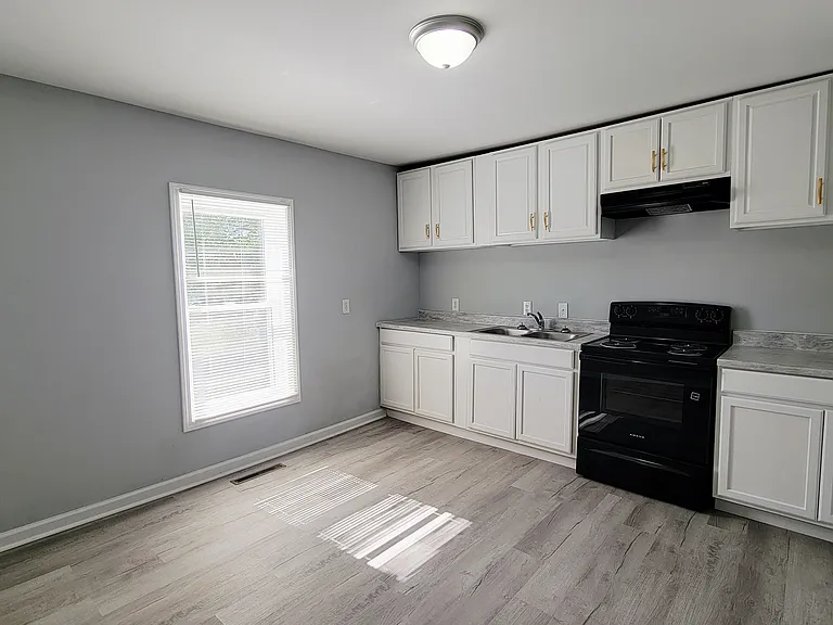 215 Foy Ave — Photo 3