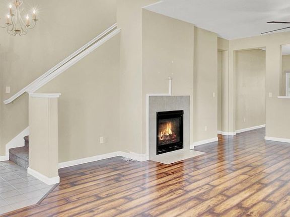 3rd image of 2853 Portland Drive
