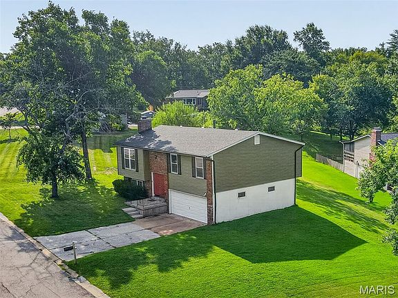3rd image of 6 Golden Oak Ct