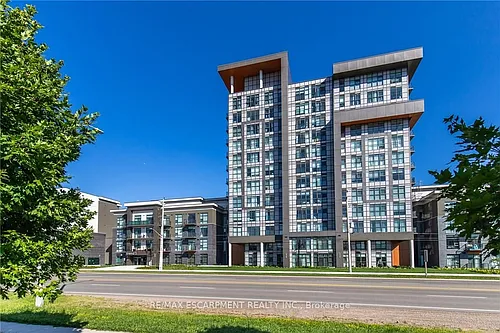 470 Dundas St E Photo 1
