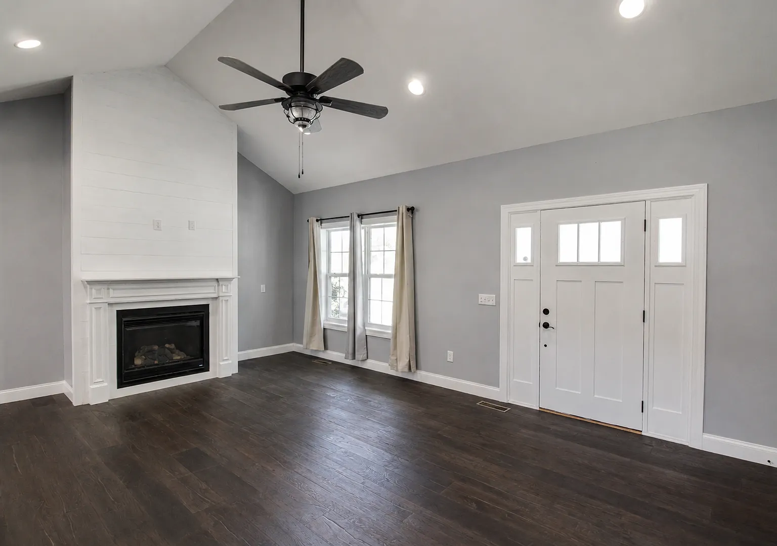 Inviting 3-Bedroom Home with Fireplace and Large Wooden Deck in Sparta — Photo 3