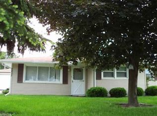 2407 11th St, Silvis, IL 61282