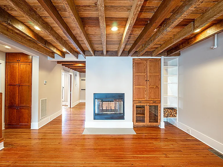 325 D St SE — Photo 11
