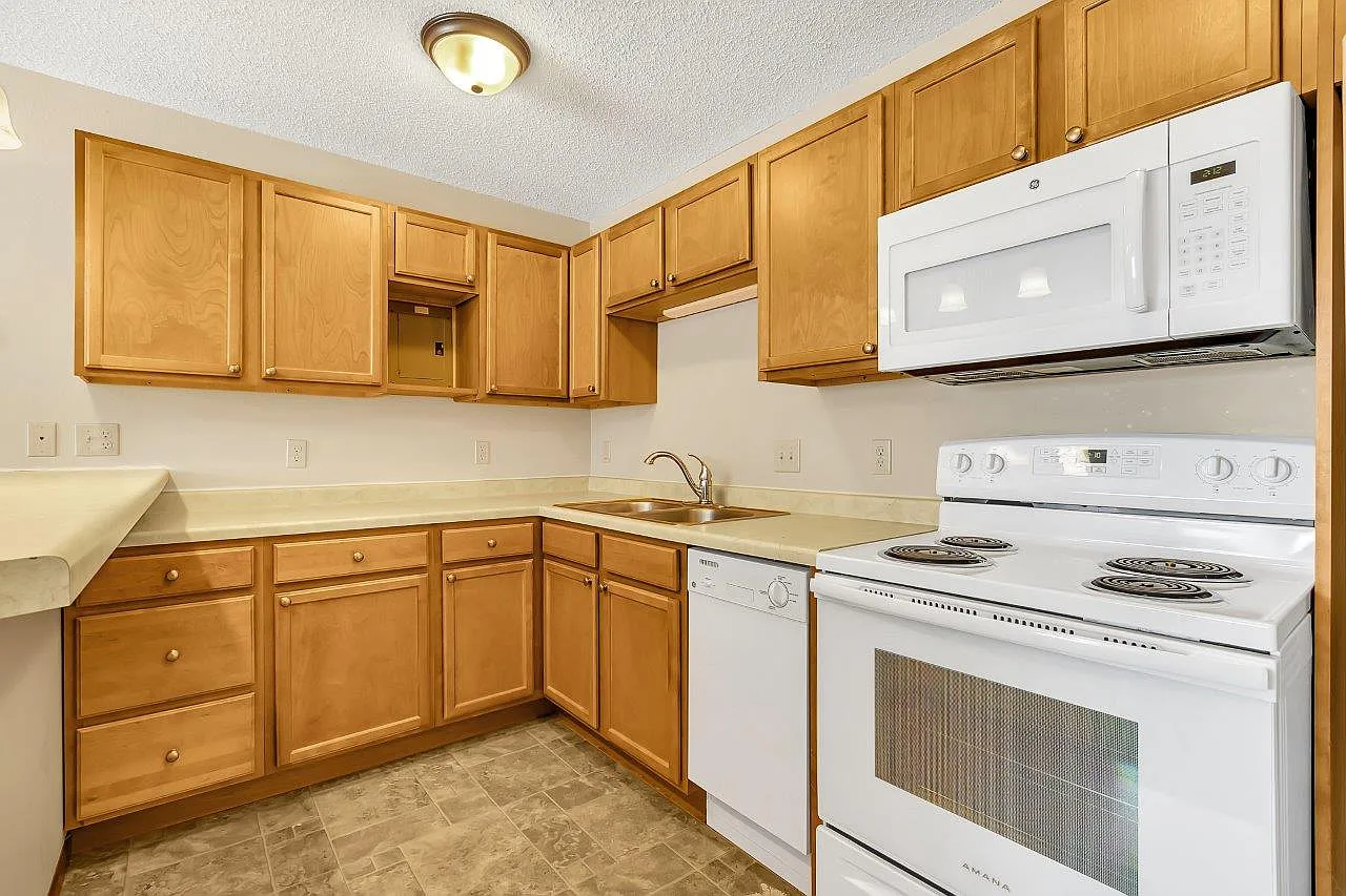Karolyn Apartments — Photo 4