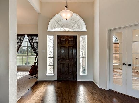 2nd image of 124 Courtney Cir