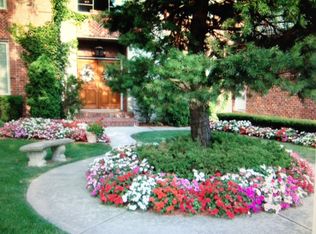 7925 Creekwood Dr, Burr Ridge, IL 60527