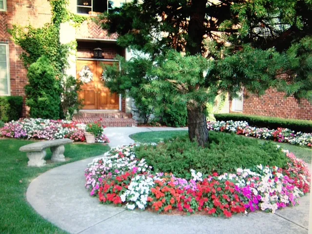 7925 Creekwood Dr photo 1