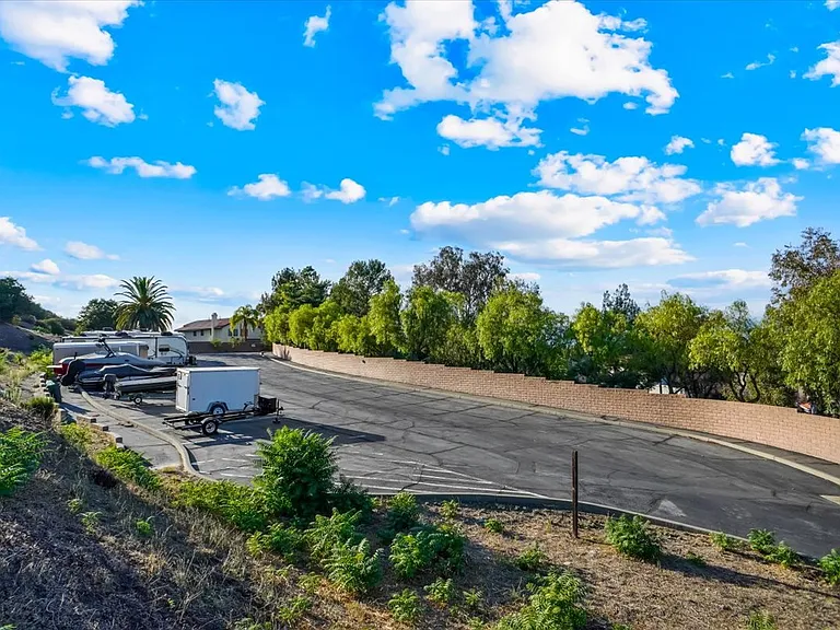 24124 Mentry Dr — Photo 30