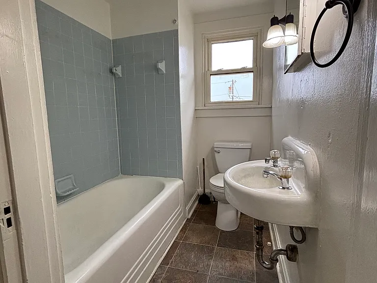 904 Park Ave — Photo 10