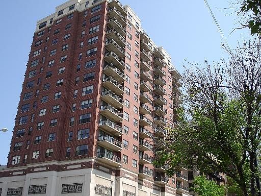 1st image of 5 E 14th Pl APT 1303