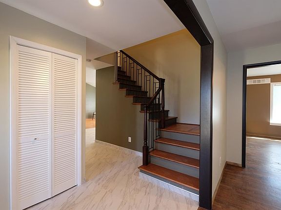 2nd image of 3725 Palisades Blvd