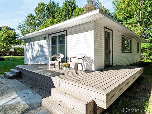 5th image of 62 Flat River Dr SE