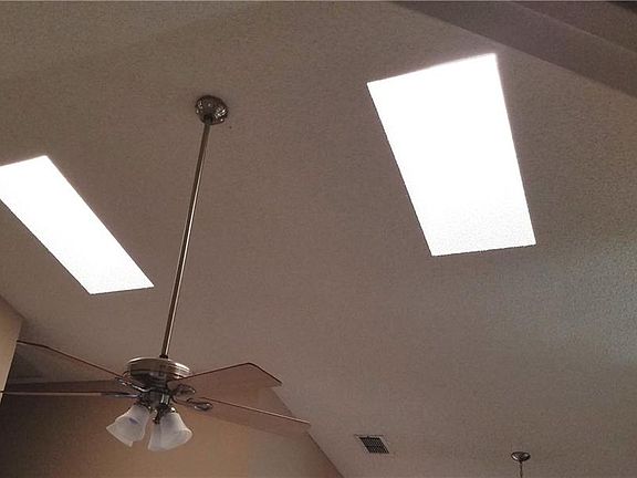 5th image of 1062 Royal Oaks Dr