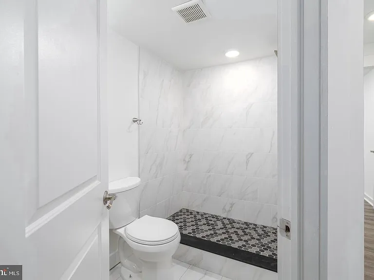 3424 Wallace St #1 — Photo 23
