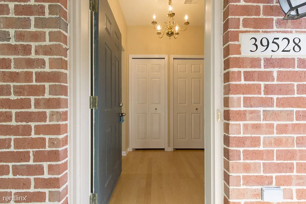 39528 Rockcrest Ln photo 1