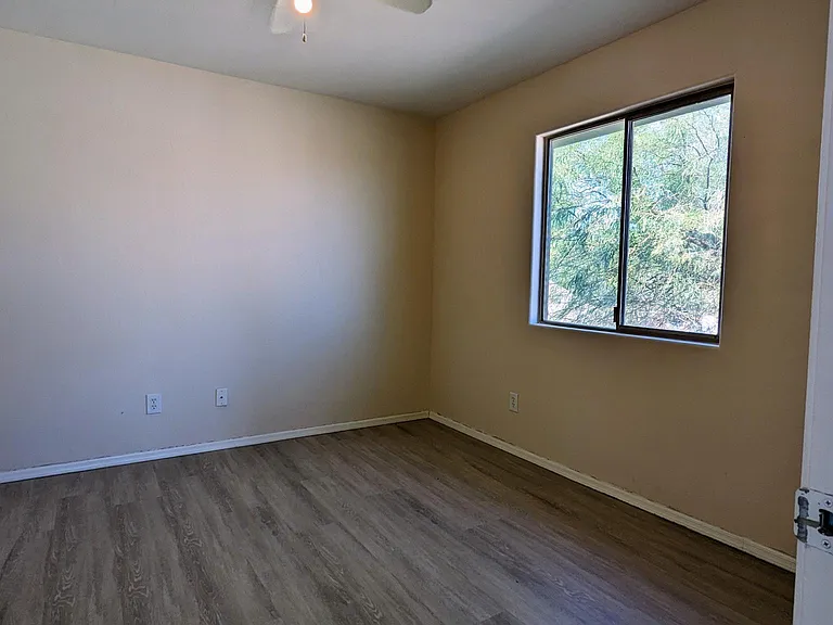 392 E Dirklay Ave — Photo 22