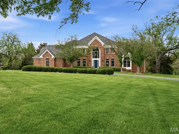 32 Huntleigh Downs Rd, Saint Louis, MO 63131