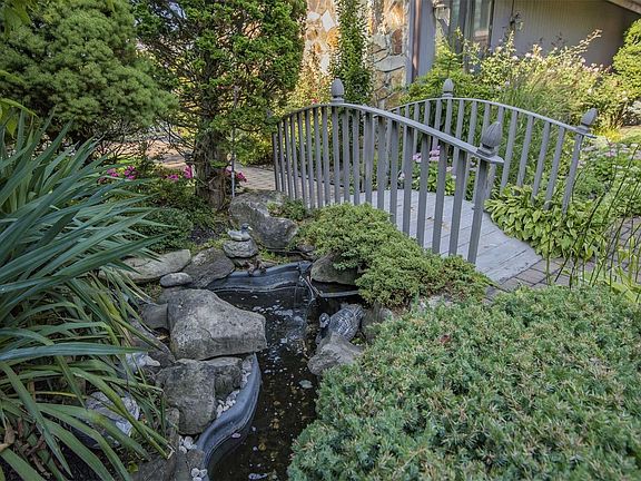 2nd image of 36 Aldgate Dr E