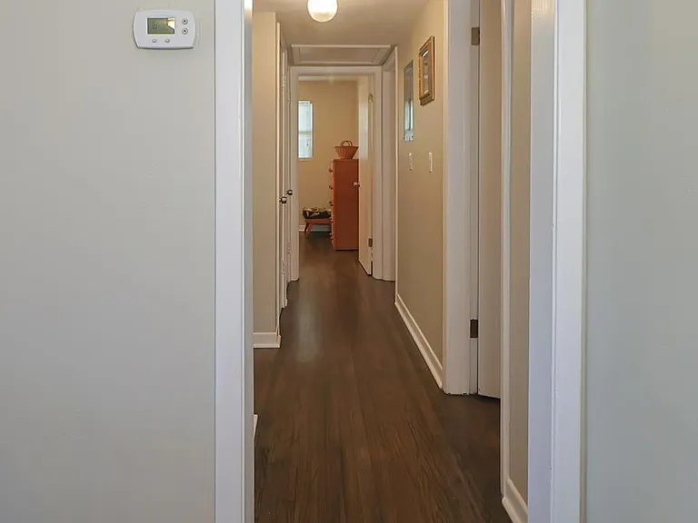 10 Barcelona Ave — Photo 16
