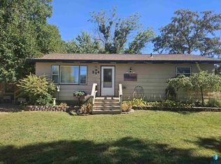 224 S Grant Ave, Madison, SD 57042