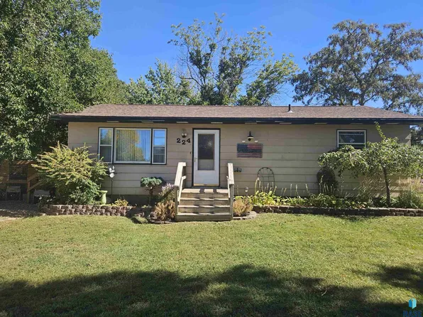 224 S Grant Ave, Madison, SD 57042