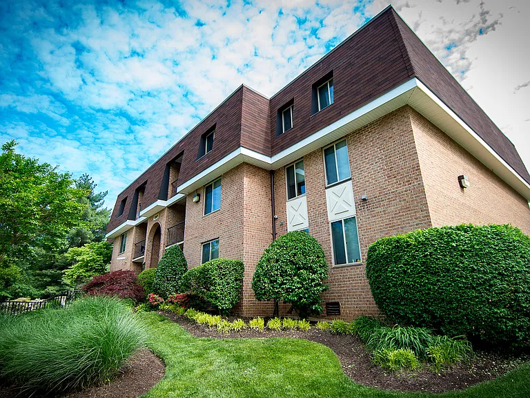 Oakton Park Apartments Building Exterior 05