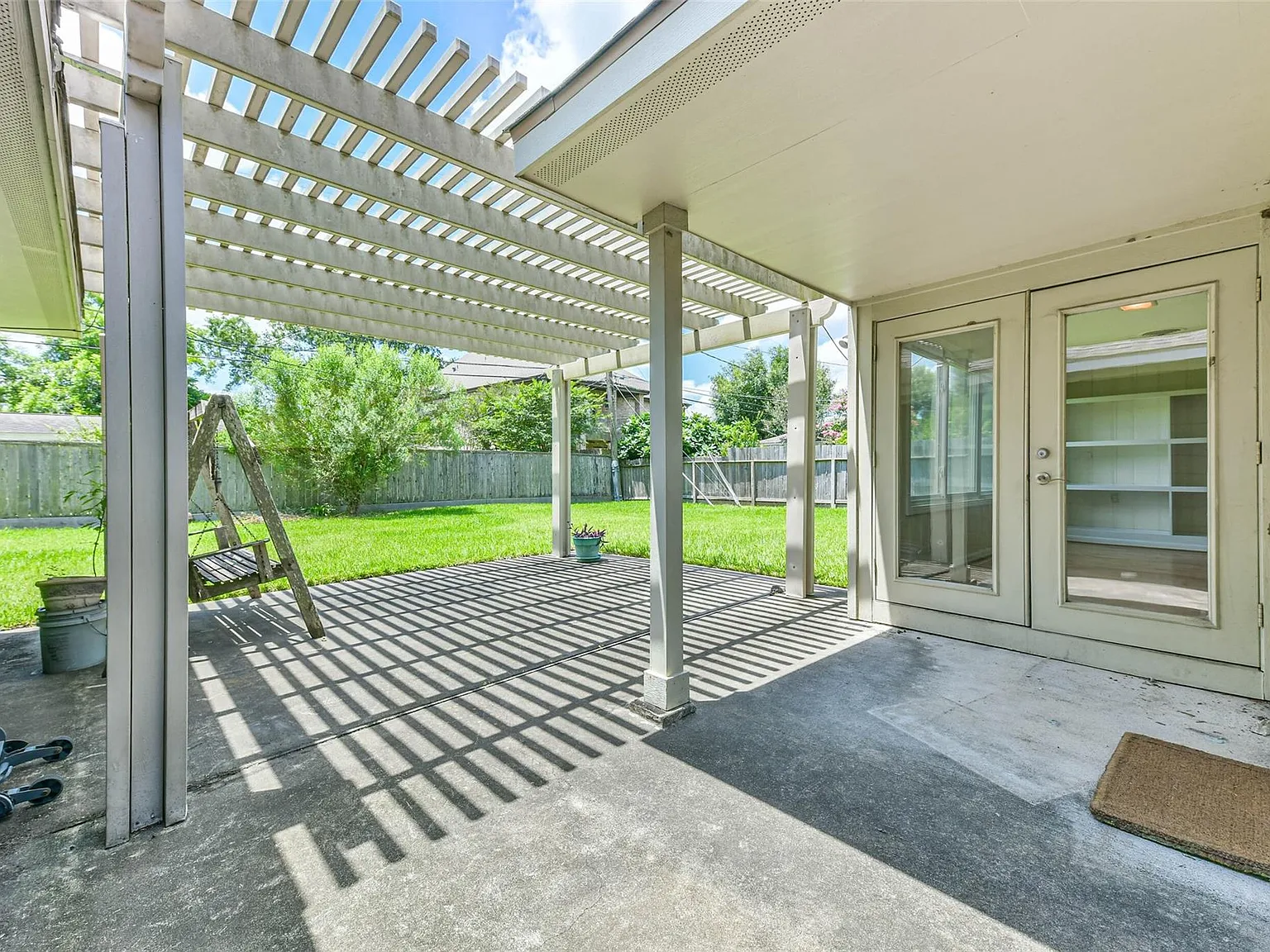 3 bed, 2.0 bath, 1952 sqft, $2,600 — Photo 3