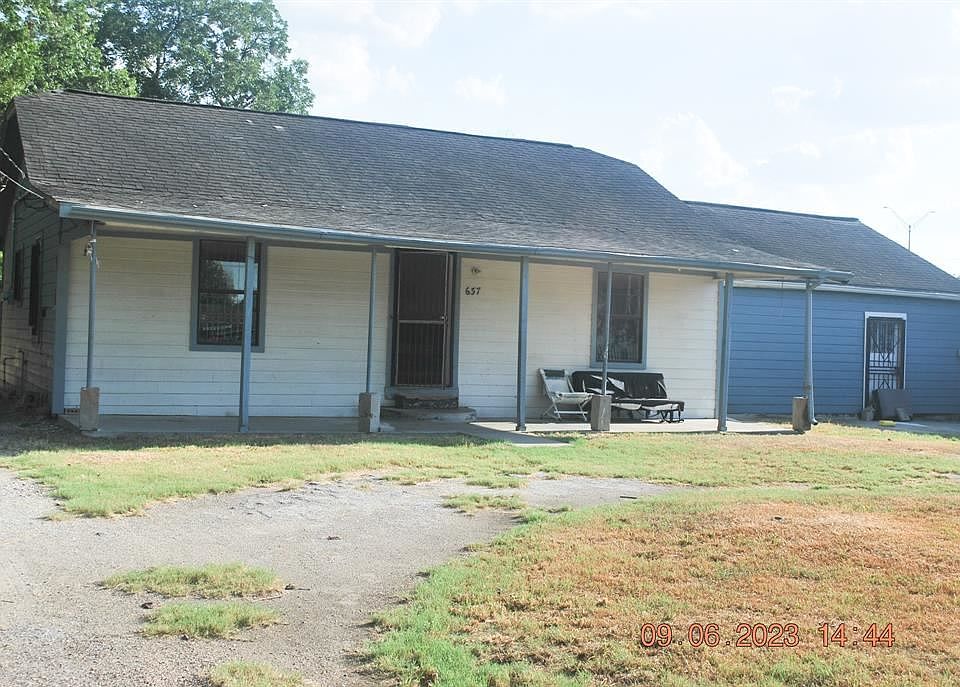 1st image of 637 Millville Dr