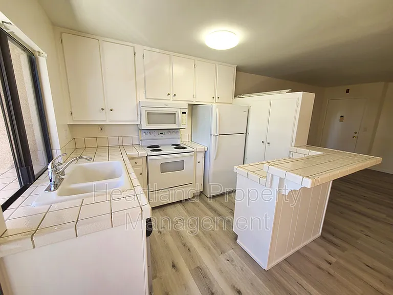 7858 Cowles Mountain Ct #D29 — Photo 4