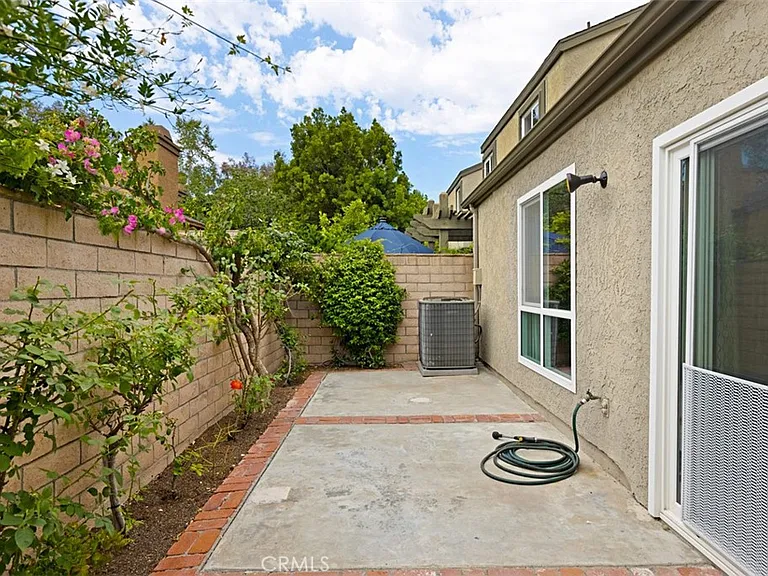 25866 Malia Ct — Photo 17