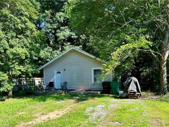 207 Crestwood Cir, High Point, NC 27260