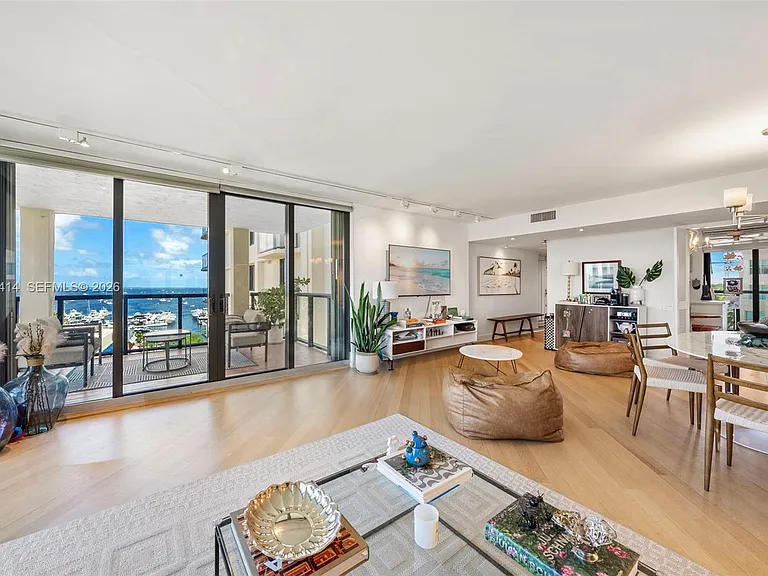 2575 S Bayshore Dr #11B — Photo 3