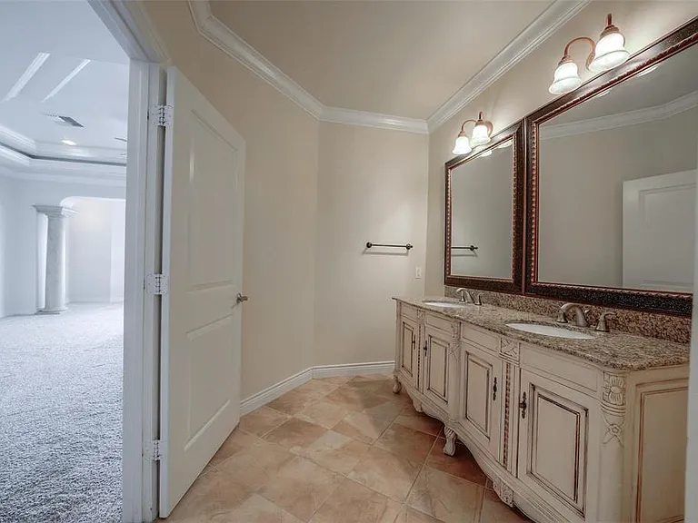4218 Drake St #B — Photo 21