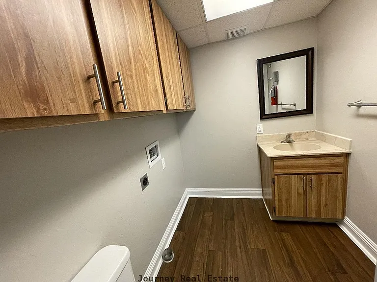 318 S Marina St — Photo 4