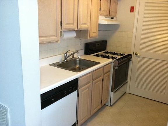 4th image of 1197 Washington Grn
