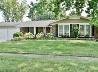 1726 Shallowbrook Dr, Saint Louis, MO 63146
