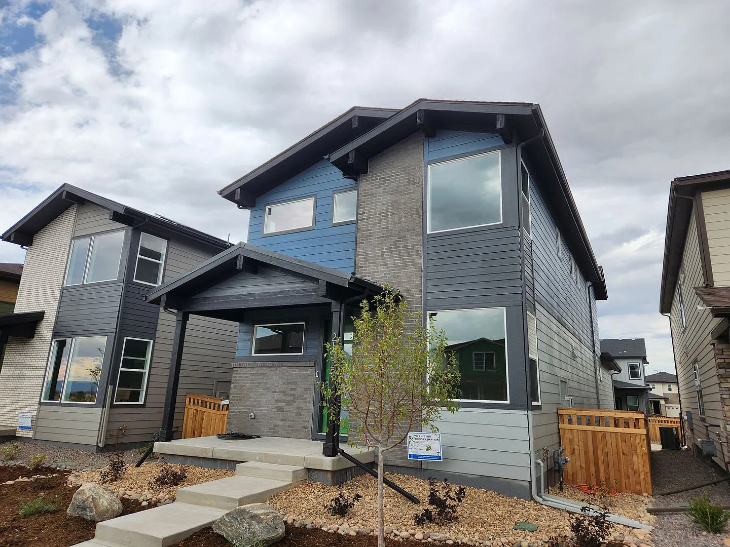 Newer three bed single family home in Painted Prairie. — Photo 1