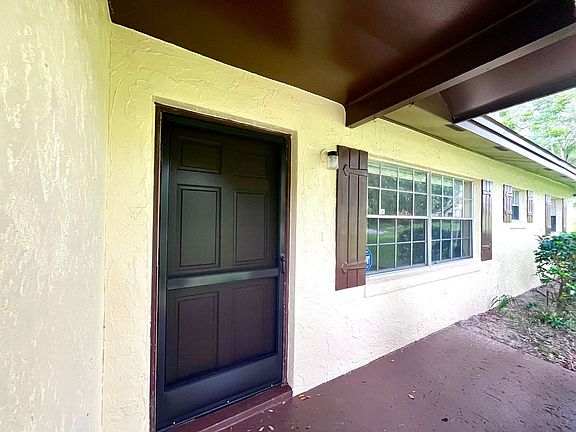 3rd image of 2425 Briarwood Ln