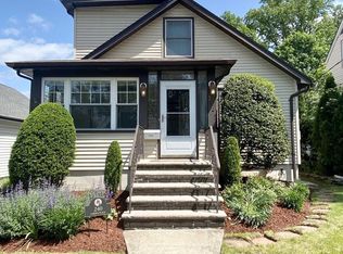 240 Garden Pl, Oradell, NJ 07649