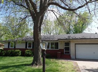 360 County Road B2 W, Roseville, MN 55113