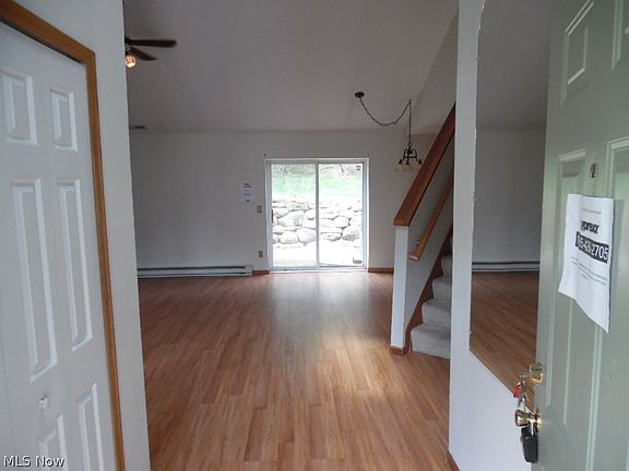 3rd image of 560 Hilltop Ter