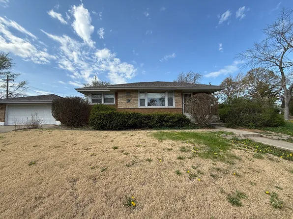 2 N Wisconsin Ave, Addison, IL 60101