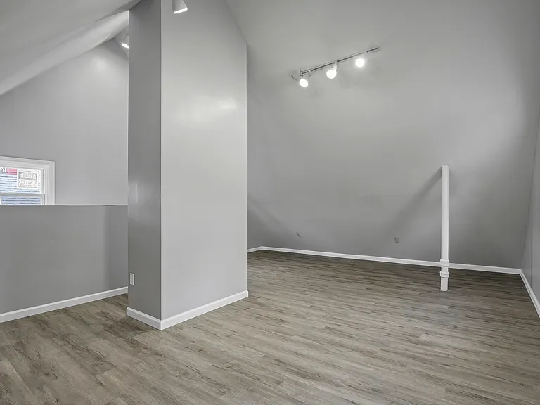 22 Grant St — Photo 28