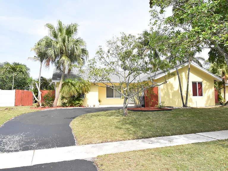9426 Southampton Pl — Photo 30