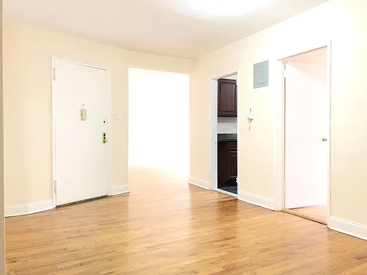 Rented by Kew Forest Realty Inc | media 1