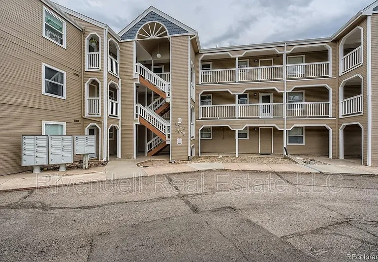 1215 S Gilbert St — Photo 11